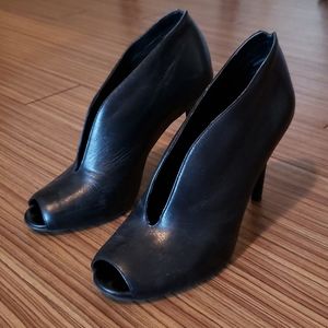 Black leather peeptoes